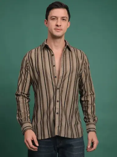 Voroxy  Men Regular Fit Striped Spread Collar Casual Shirt